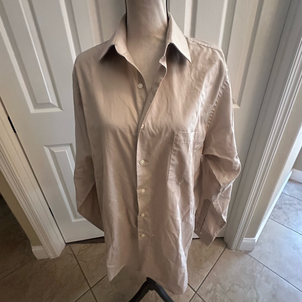Van Heusen Poplin Tan Regular Fit Khaki Shirt in a size 16 34/35